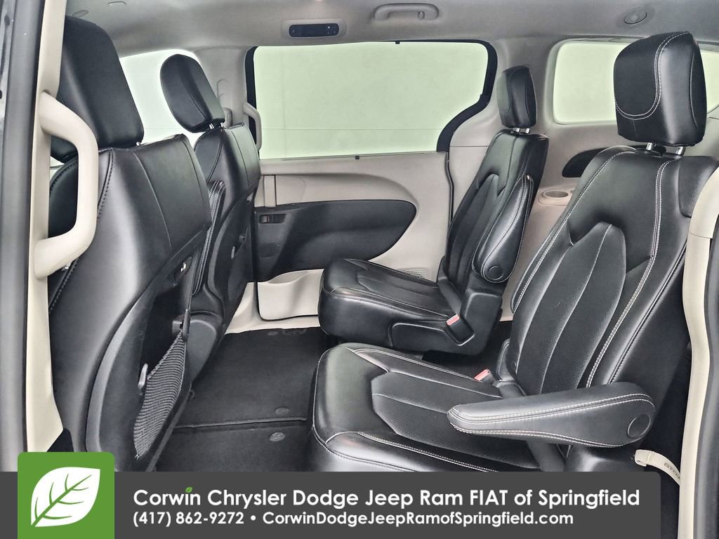 Used 2023 Chrysler Pacifica Touring-L image 28