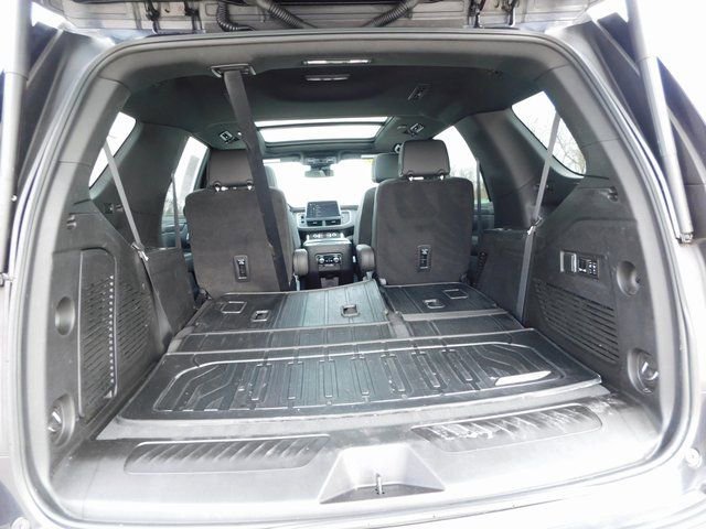 Used 2023 GMC Yukon SLT w/ SLT Luxury Package image 30