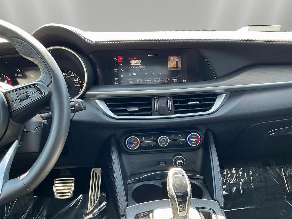 Used 2023 Alfa Romeo Stelvio Ti AWD/4WD image 9