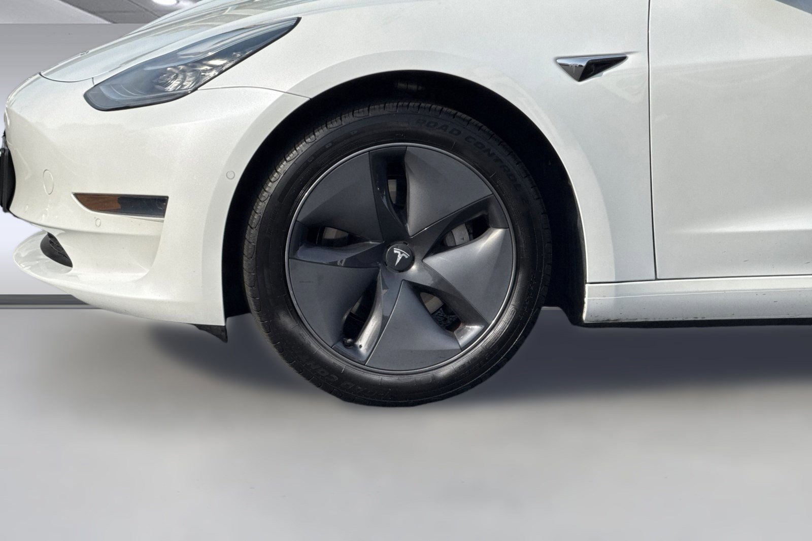 Used 2020 Tesla Model 3 Standard Range image 11