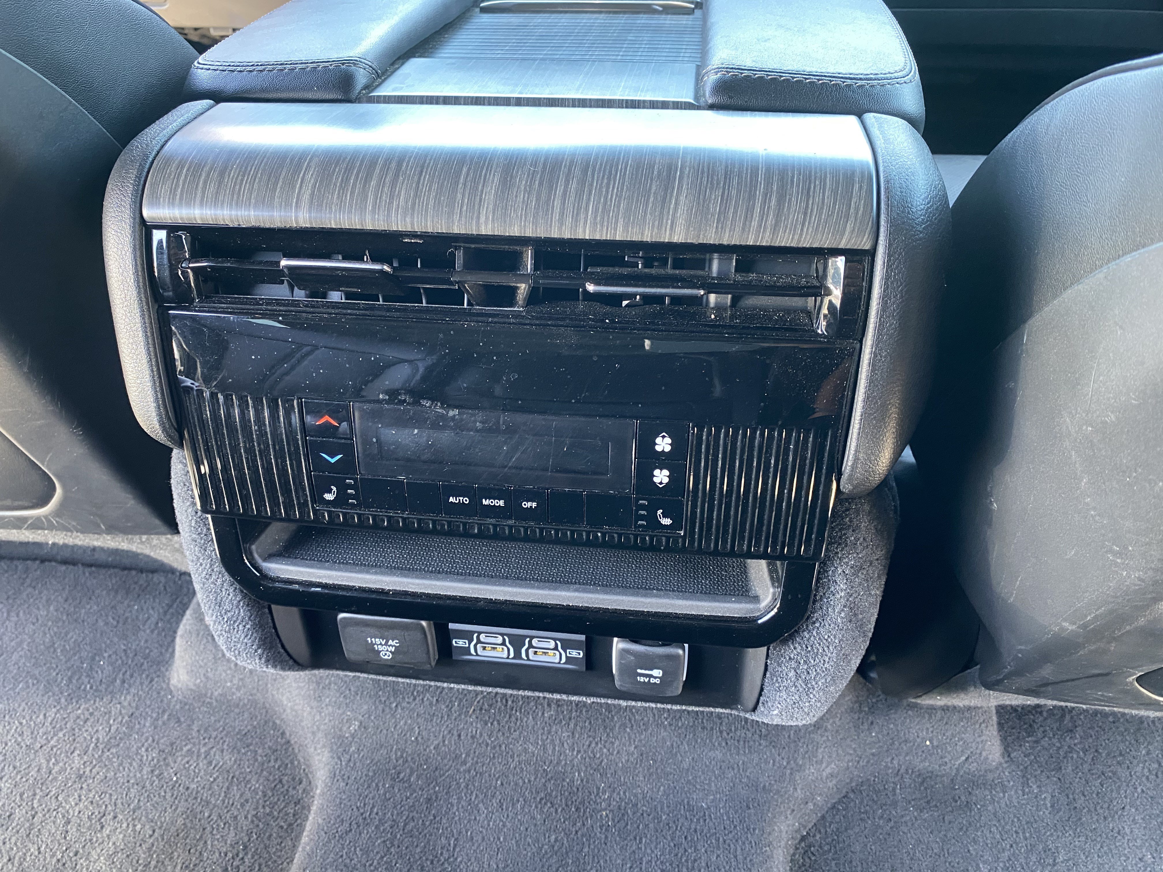 Used 2024 Jeep Wagoneer L Series II w/ Flexible Seating Group AWD/4WD image 22