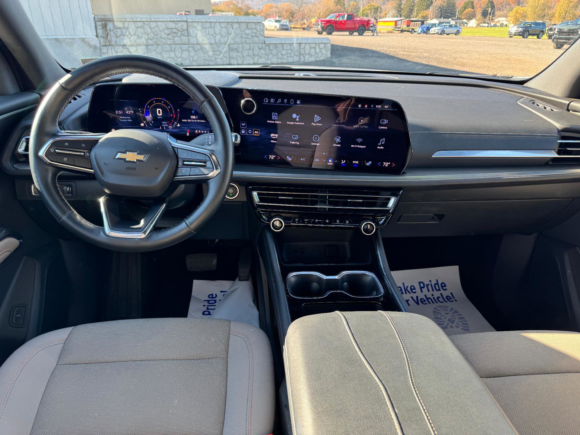 Used 2025 Chevrolet Traverse LT image 36