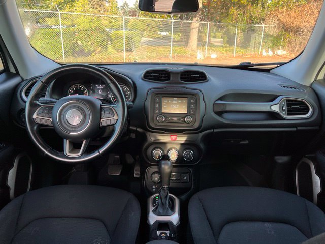 Used 2017 Jeep Renegade Latitude AWD/4WD image 9