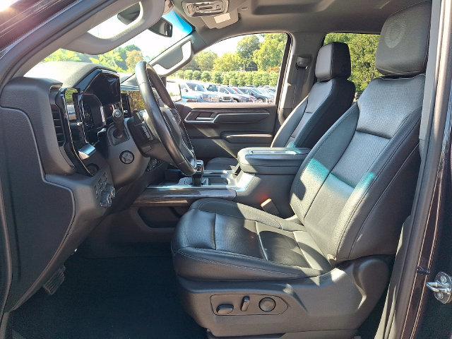 Used 2022 Chevrolet Silverado 1500 LTZ w/ LTZ Convenience Package II AWD/4WD image 2