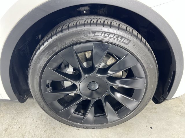 Used 2023 Tesla Model Y Long Range AWD/4WD image 32