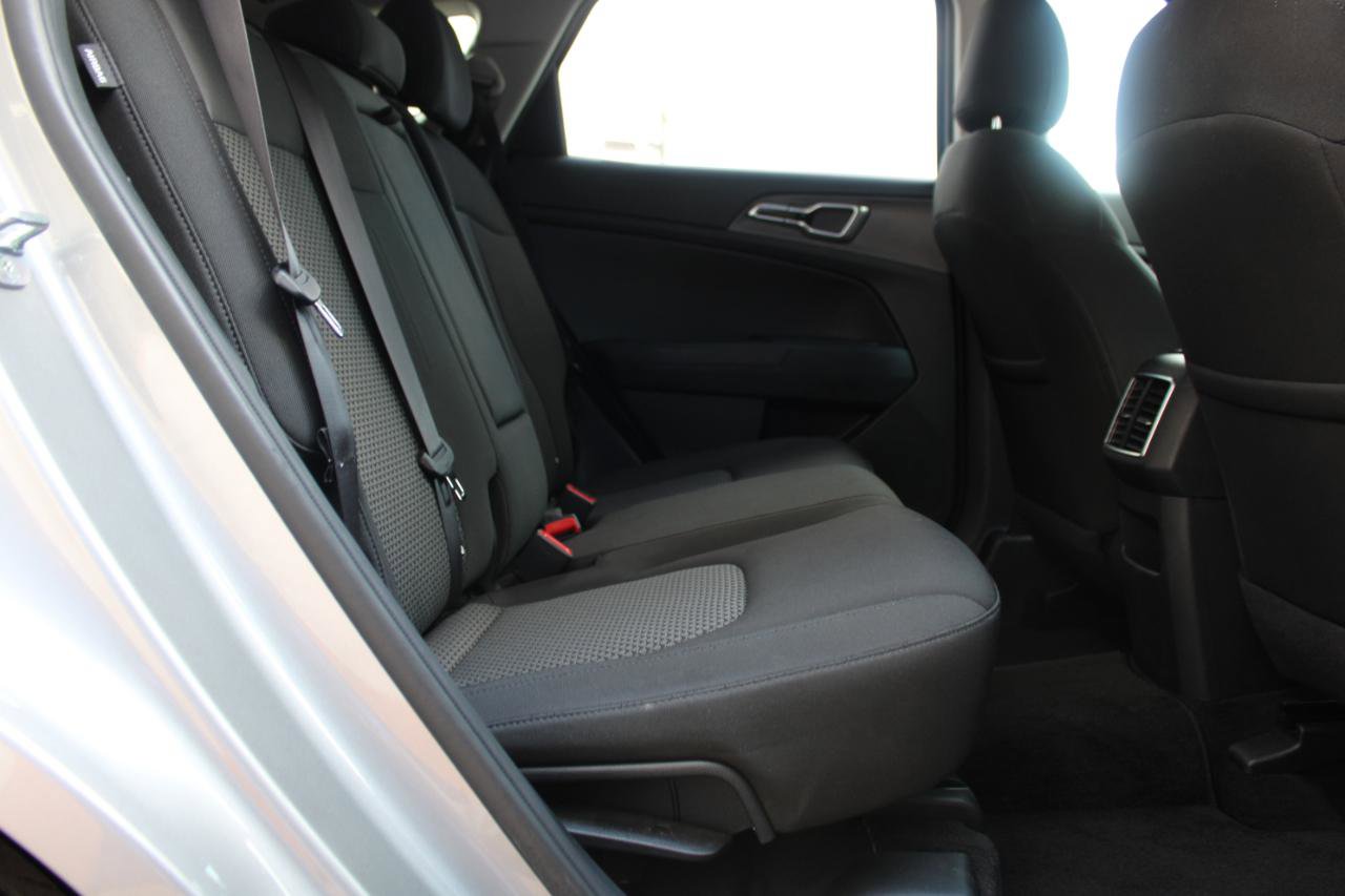 Used 2024 Kia Sportage LX image 39