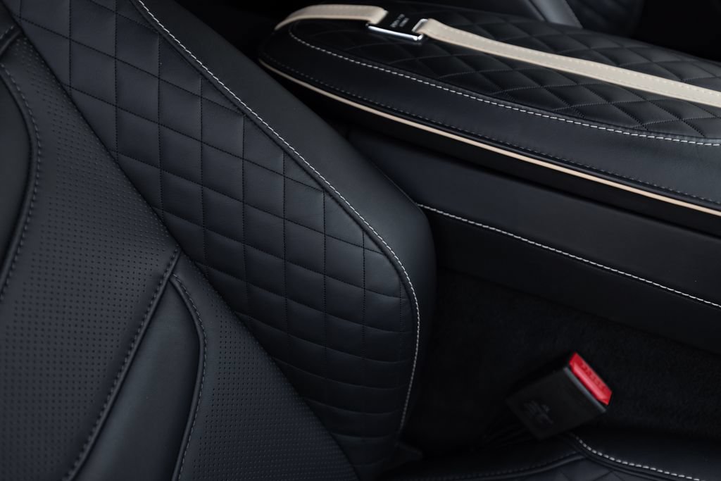 Used 2023 Aston Martin DBS Superleggera Volante RWD image 30