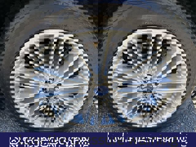 Used 2015 Ford Fusion SE w/ Equipment Group 202A image 23