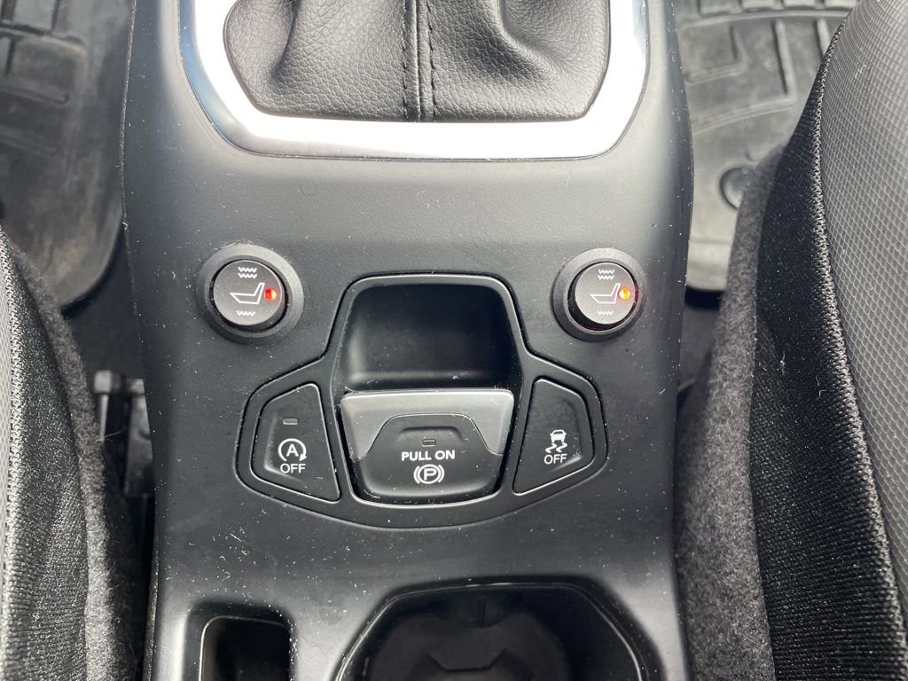 Used 2023 Jeep Renegade Altitude w/ Sun/Sound Group AWD/4WD image 22