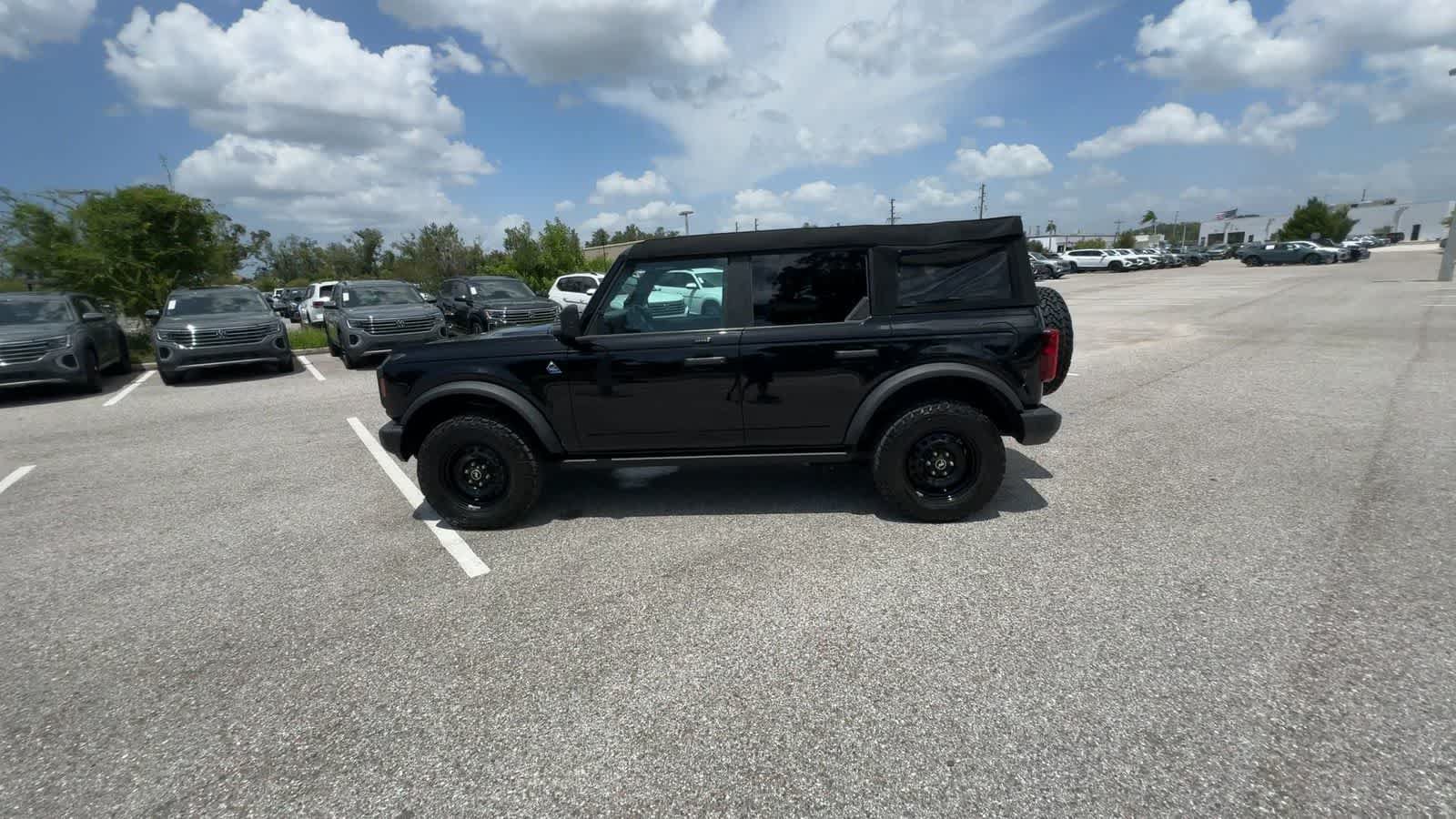 Used 2023 Ford Bronco Black Diamond AWD/4WD image 5
