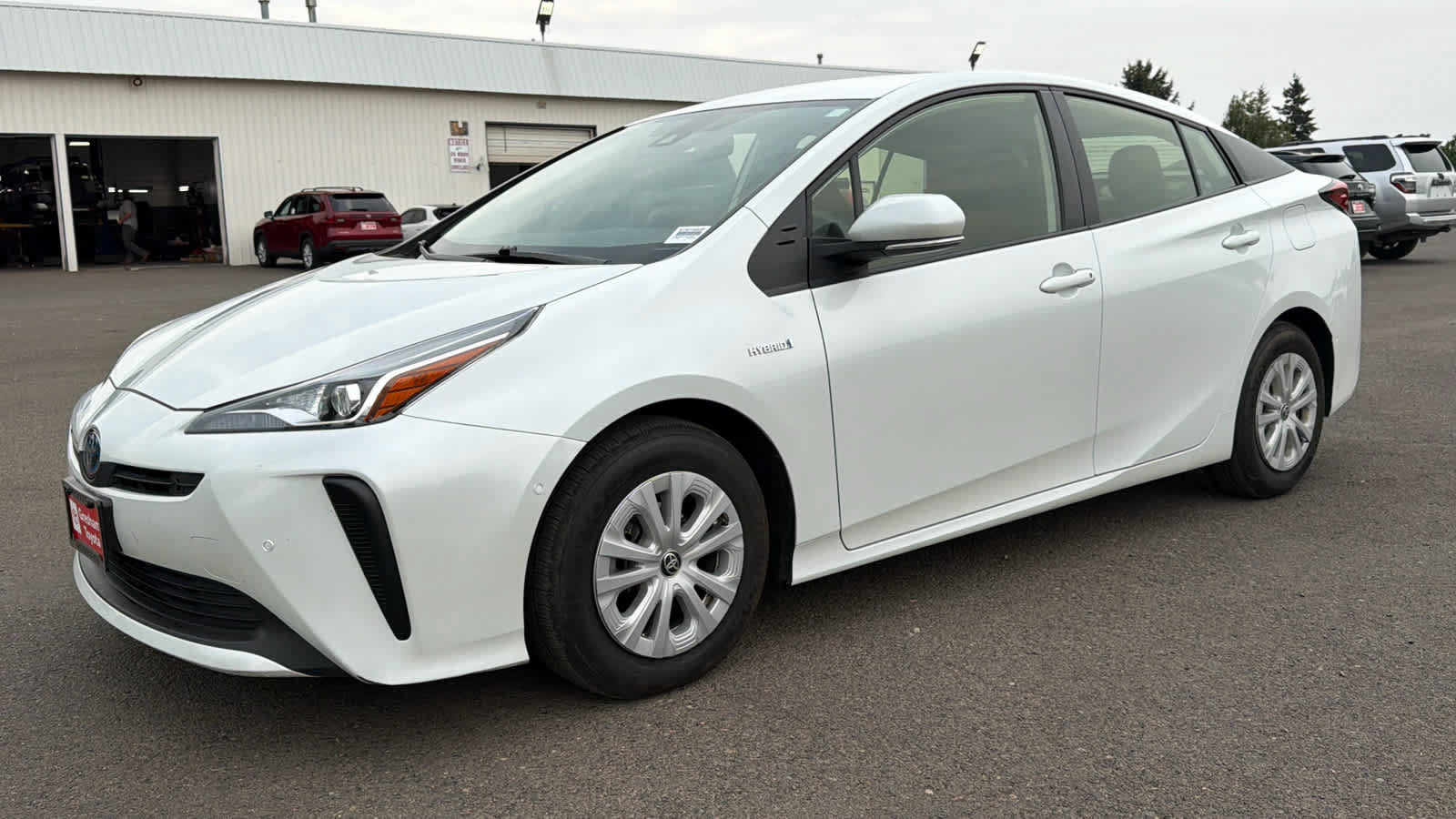 Used 2022 Toyota Prius LE FWD image 2