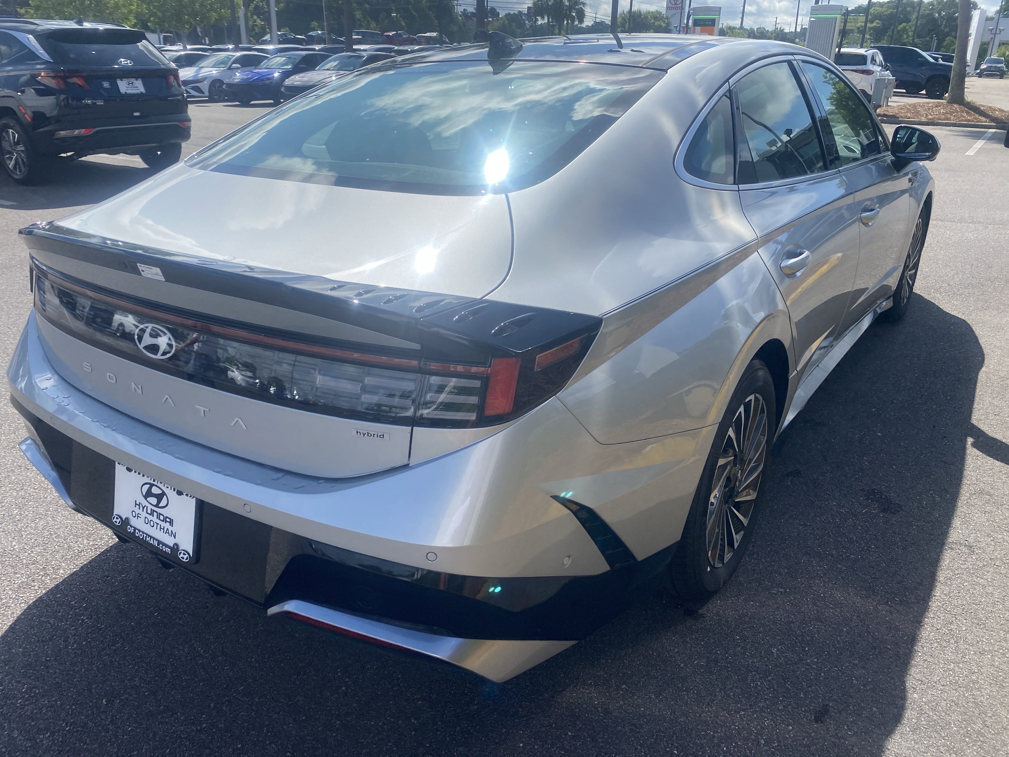 New 2025 Hyundai Sonata Limited image 4