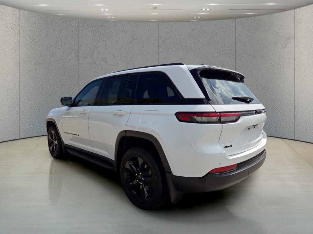 Used 2025 Jeep Grand Cherokee Limited AWD/4WD image 8