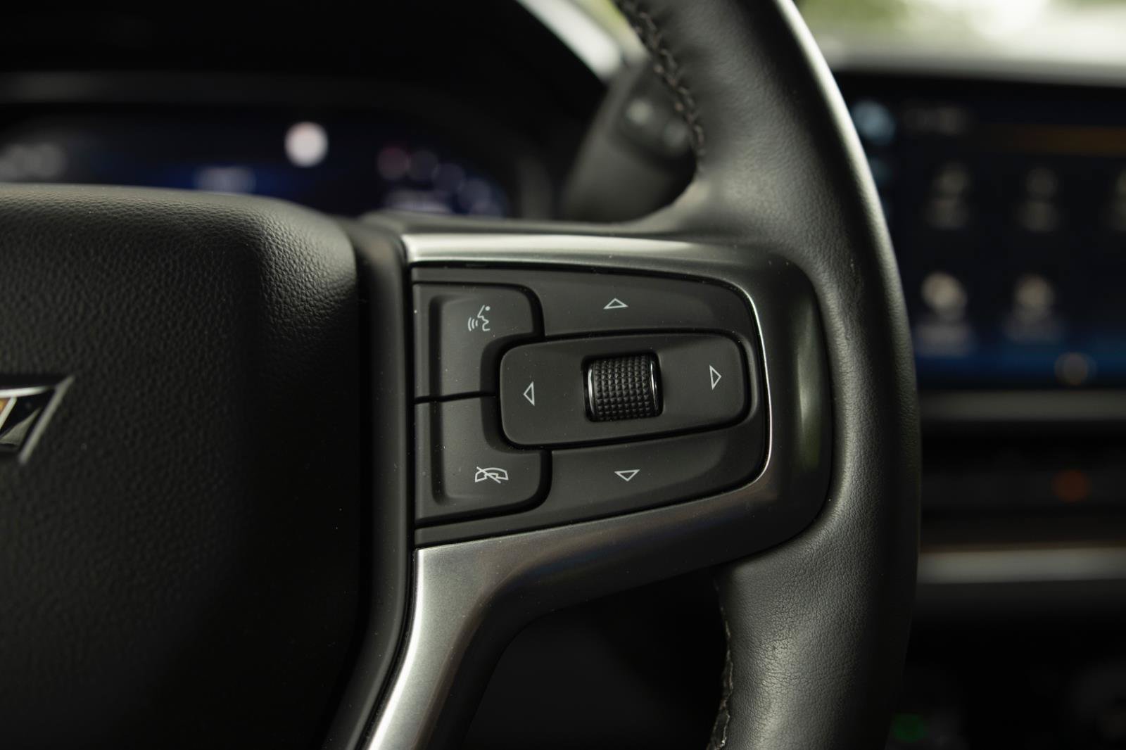 Used 2023 Chevrolet Silverado 1500 LT AWD/4WD image 7