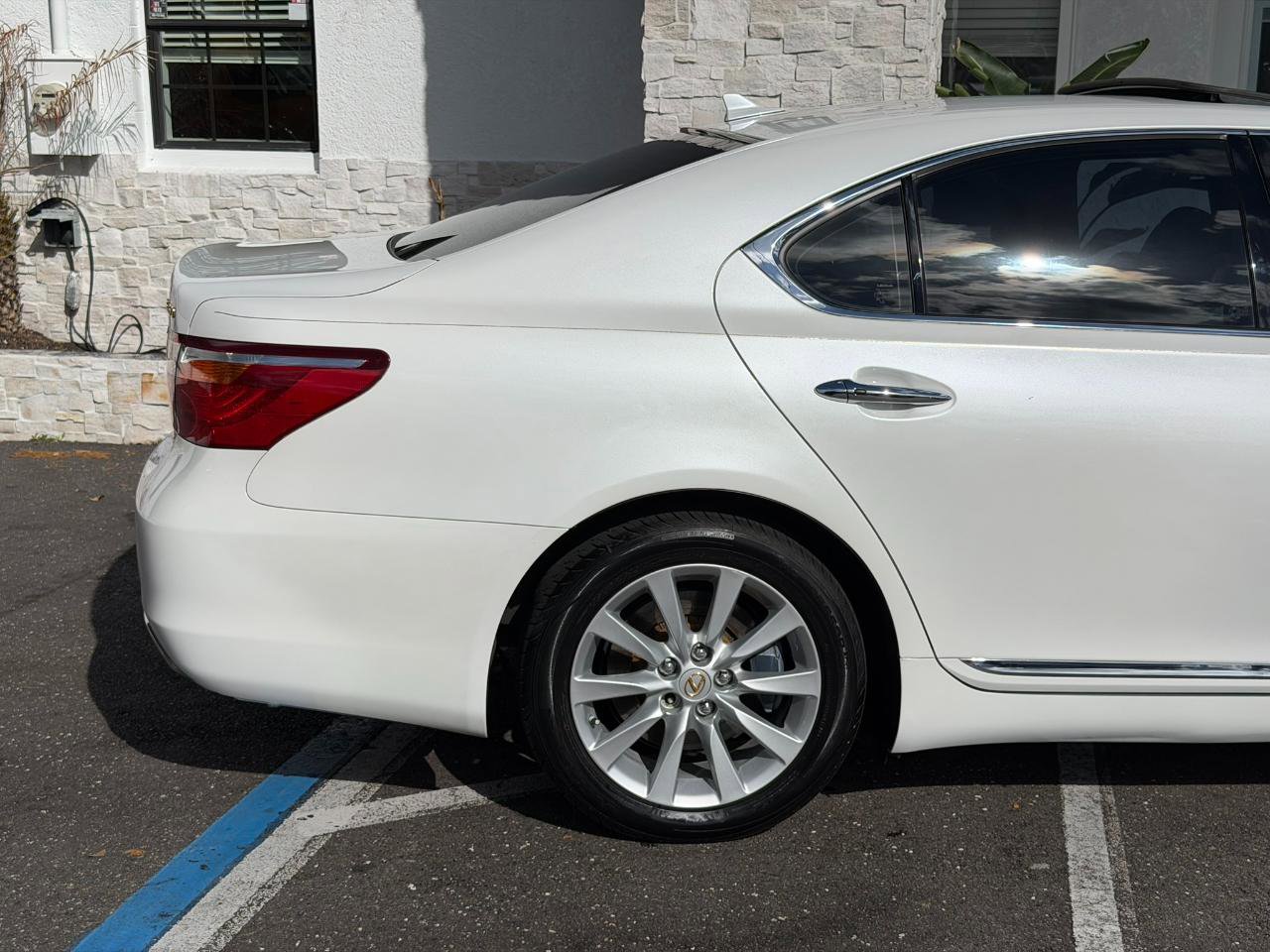 Used 2011 Lexus LS 460 AWD w/ Comfort Pkg image 18
