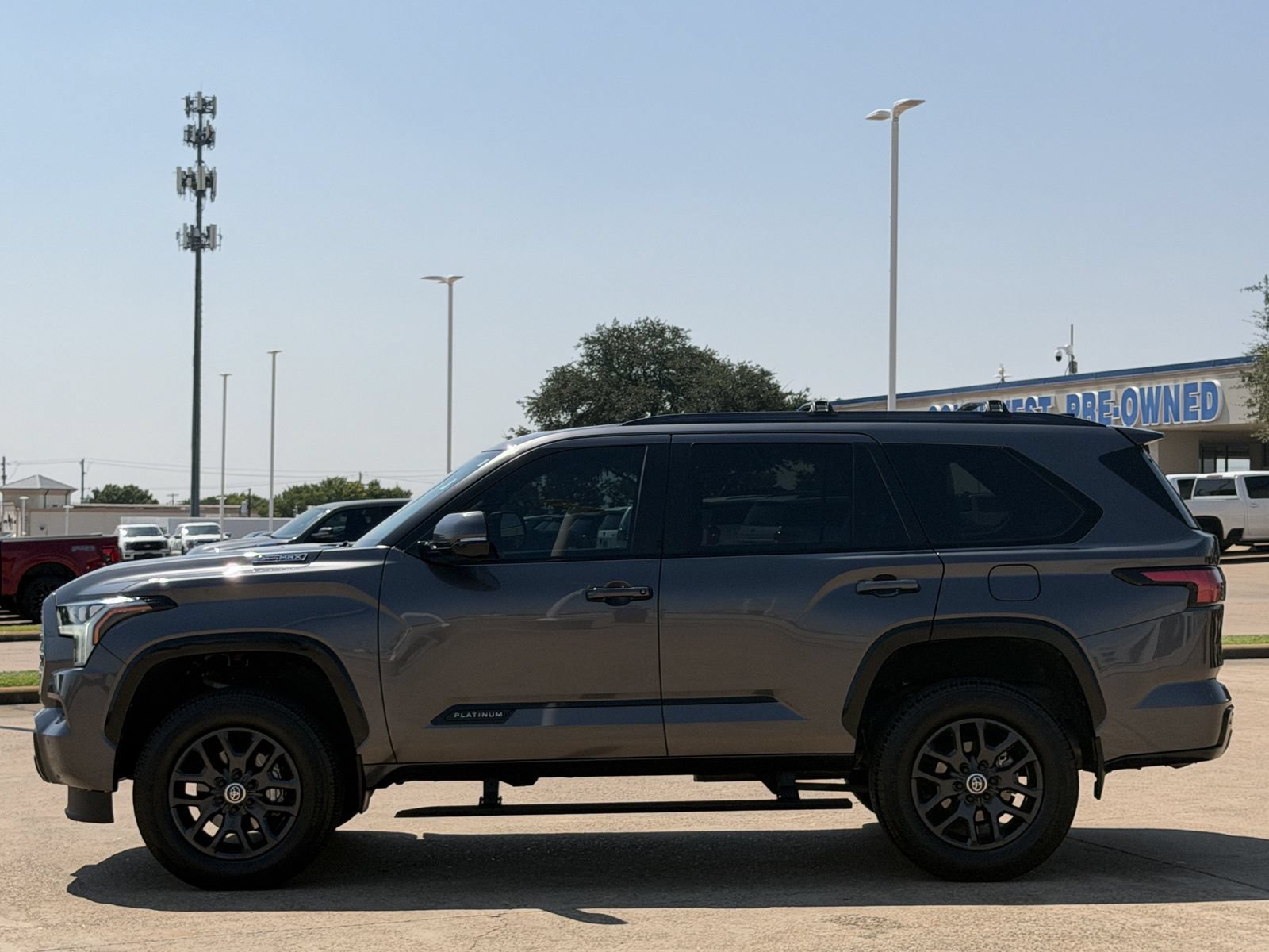 Used 2024 Toyota Sequoia Platinum AWD/4WD image 7