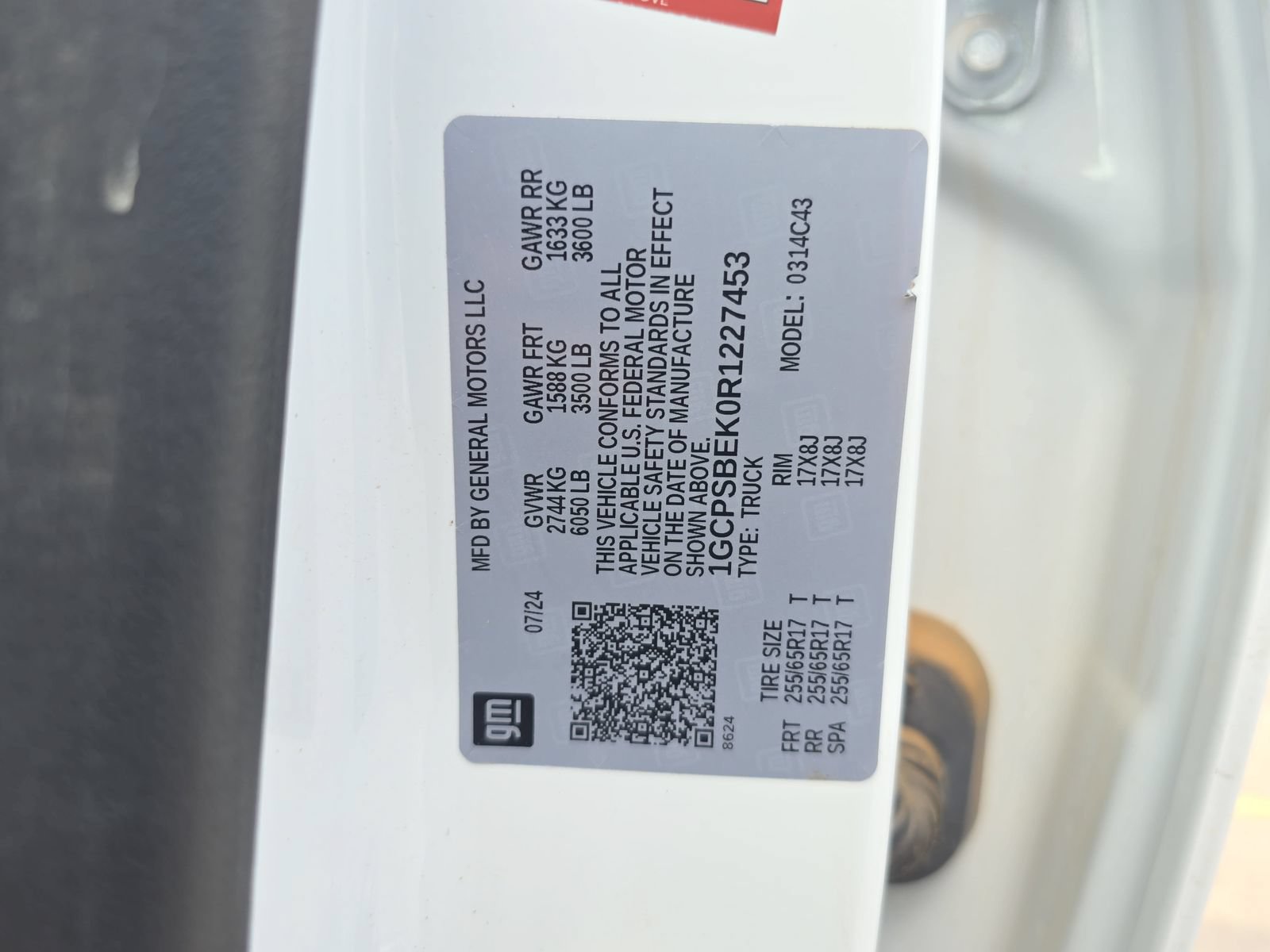 Used 2024 Chevrolet Colorado W/T w/ Safety Package RWD image 32