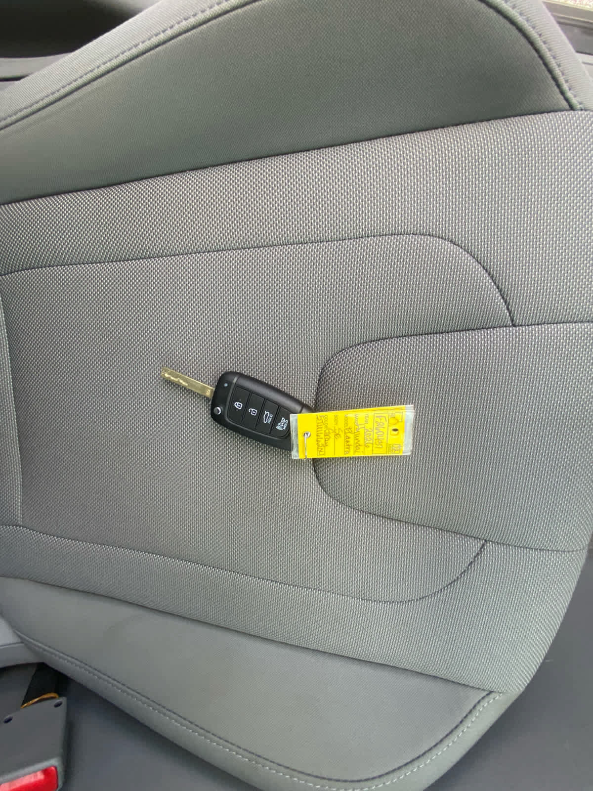 Used 2026 Hyundai Elantra SE FWD image 31