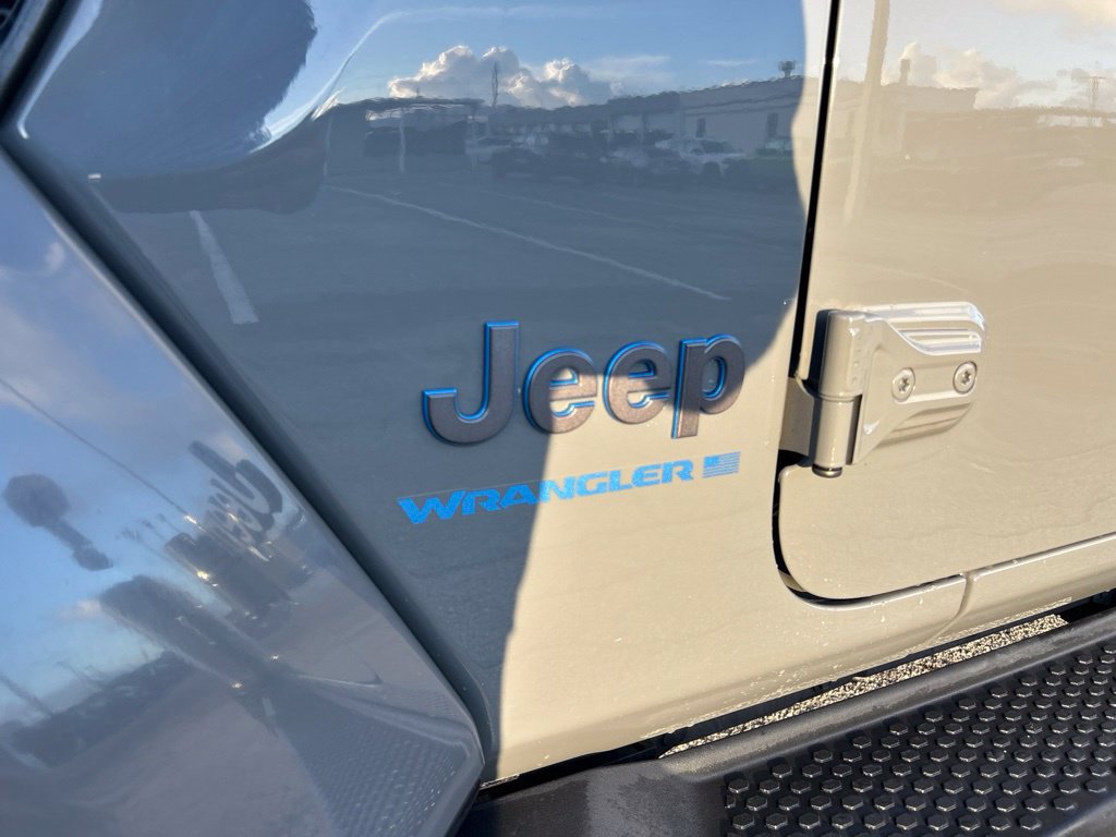 Used 2023 Jeep Wrangler Unlimited Rubicon 4xe w/ Safety Group AWD/4WD image 19