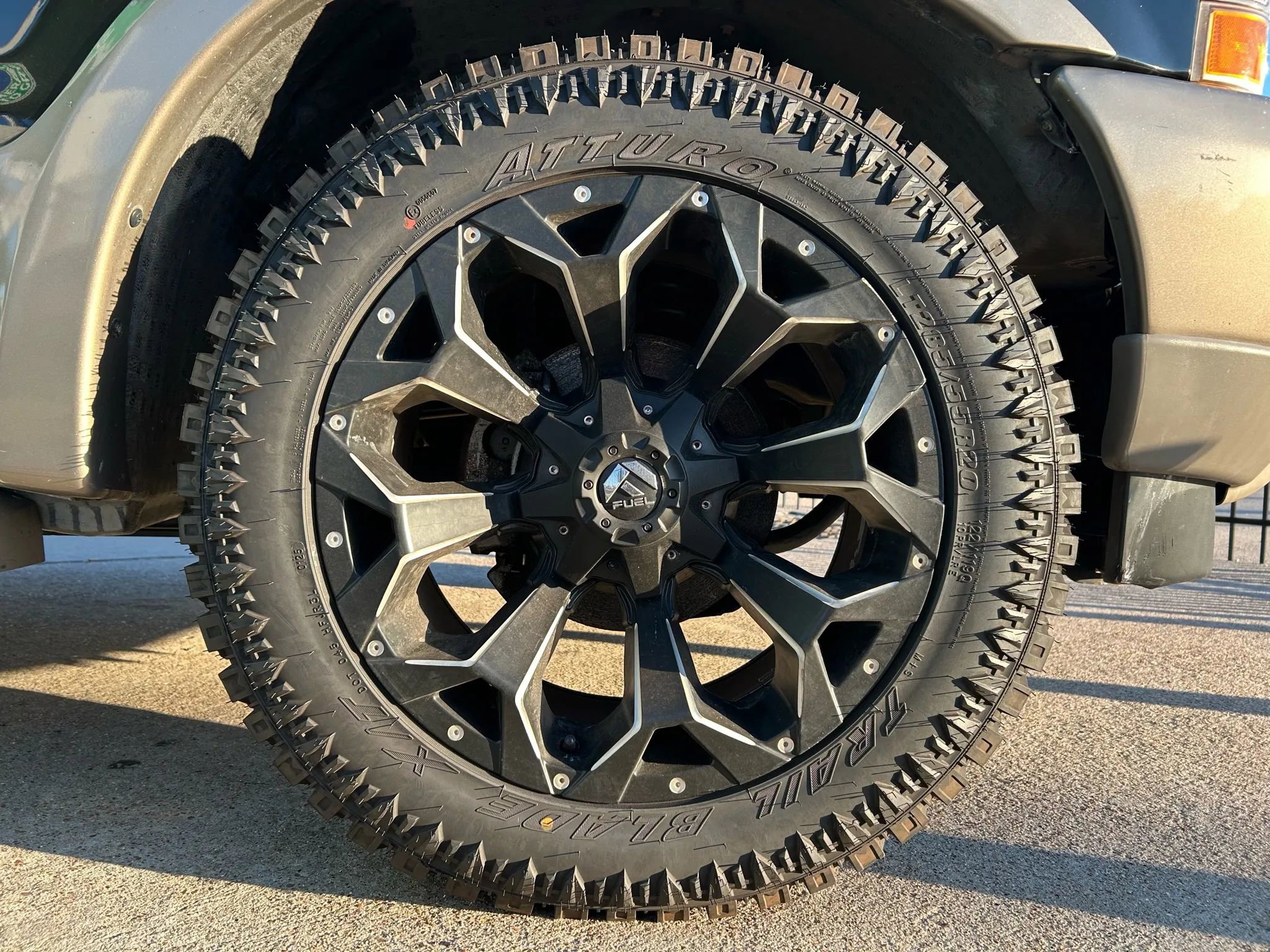 Used 2003 Ford Excursion Eddie Bauer image 28