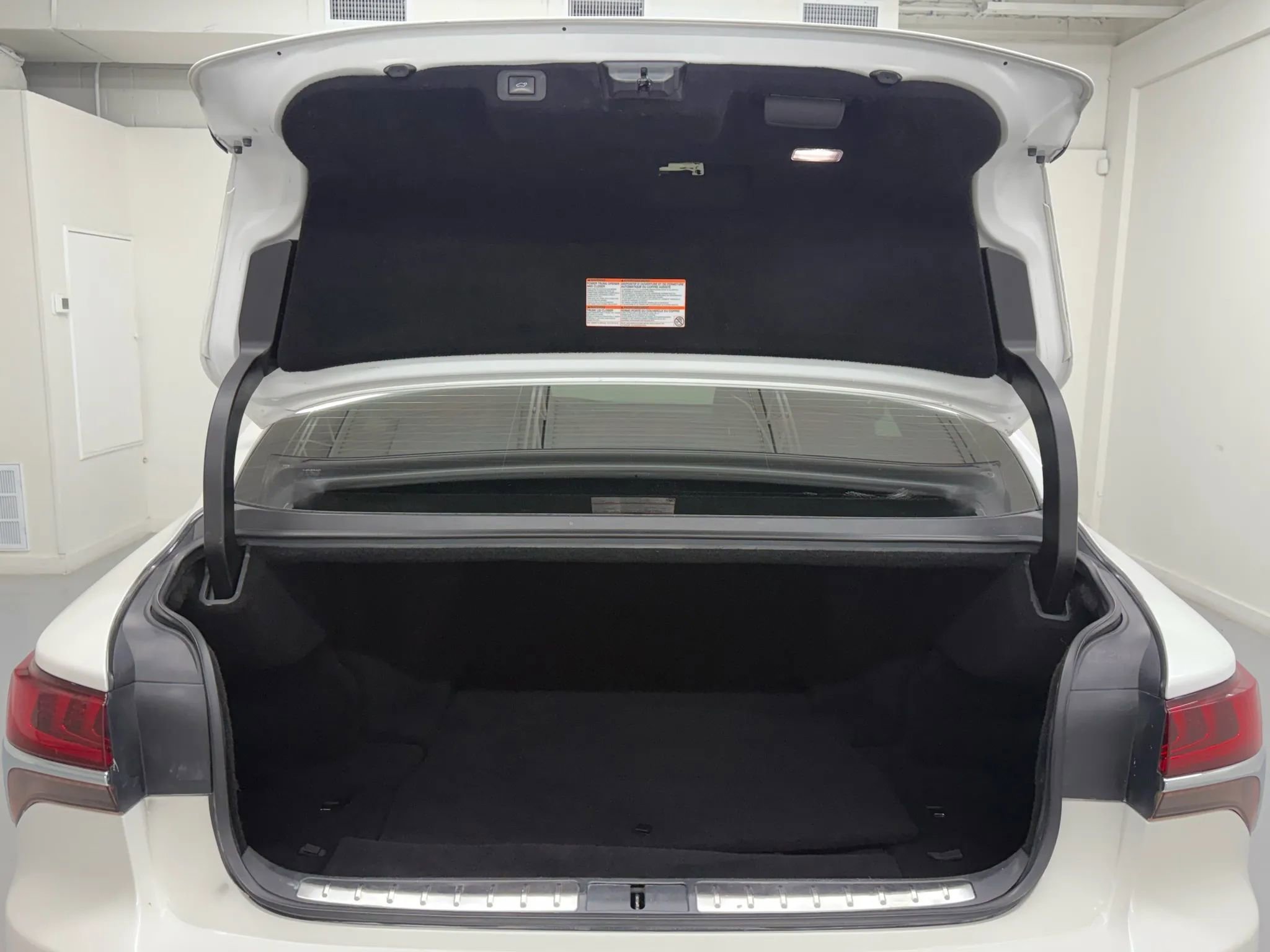 Used 2018 Lexus LS 500 w/ Accessory Package (Z2) image 45