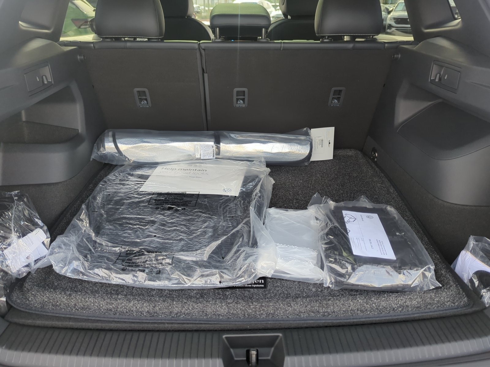 New 2026 Volkswagen Tiguan SE R-Line FWD image 32