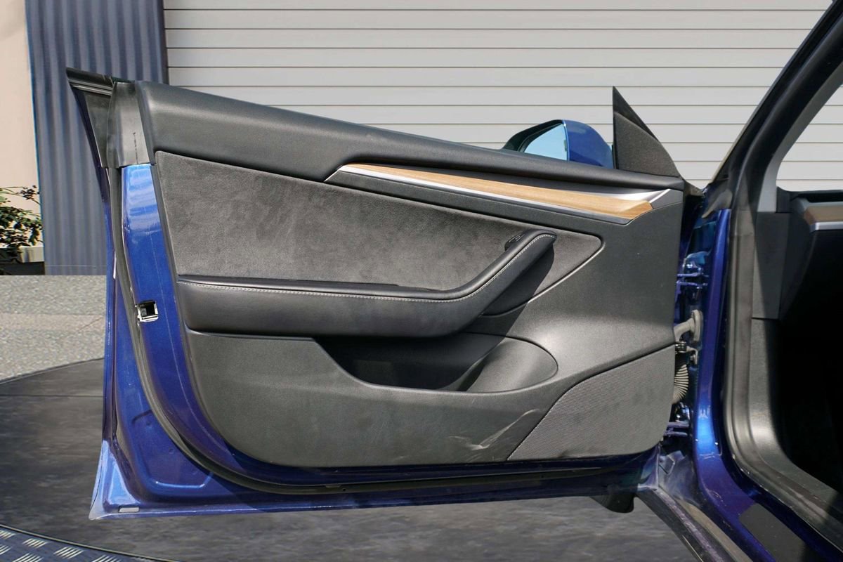 Used 2023 Tesla Model 3 Standard Range image 12