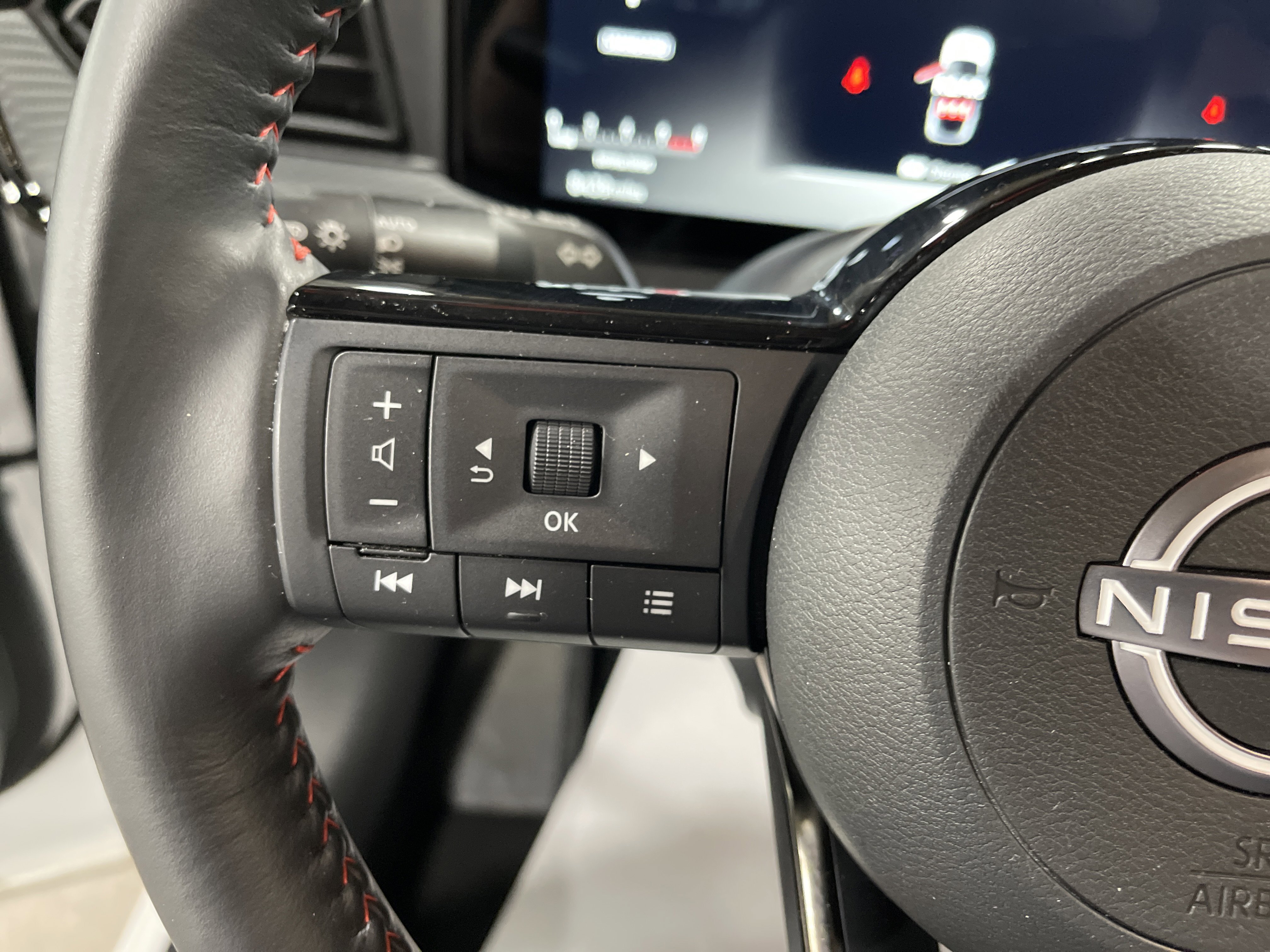 Used 2025 Nissan Kicks SR image 18