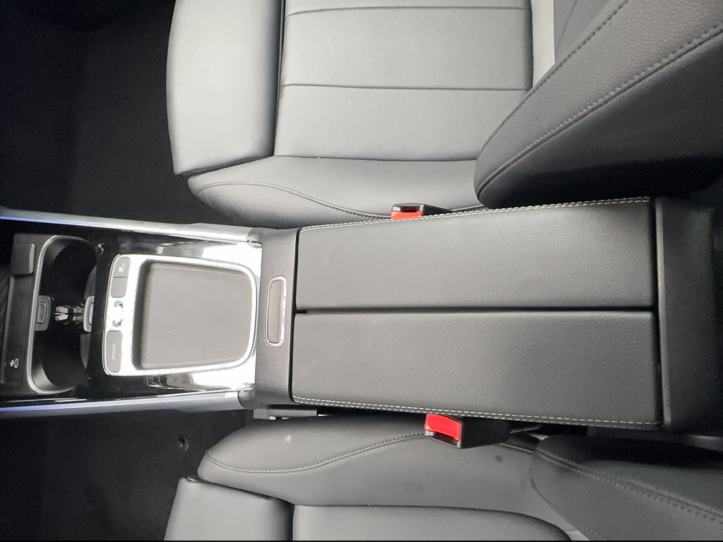 Used 2024 Mercedes-Benz EQB 300 4MATIC image 36