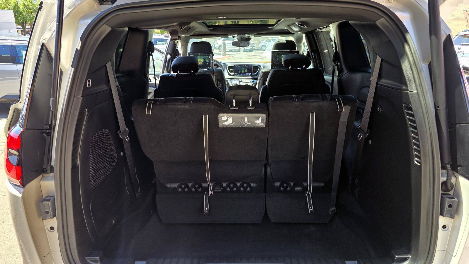 Used 2021 Chrysler Pacifica Touring-L w/ Uconnect Theater Family Group AWD/4WD image 18