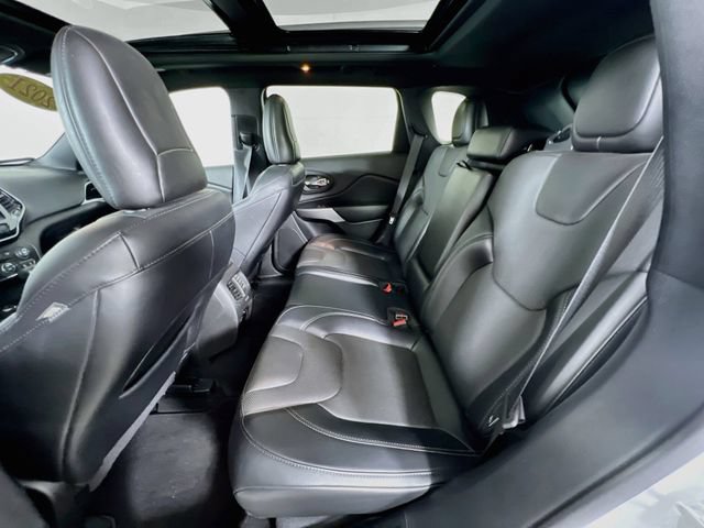 Used 2021 Jeep Cherokee High Altitude AWD/4WD image 23