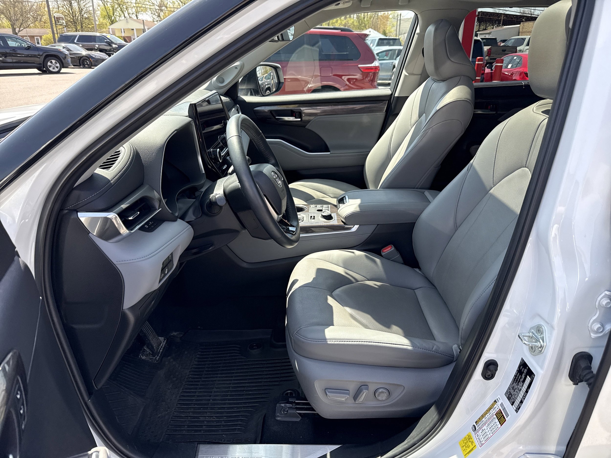 Used 2023 Toyota Highlander Limited AWD/4WD image 8