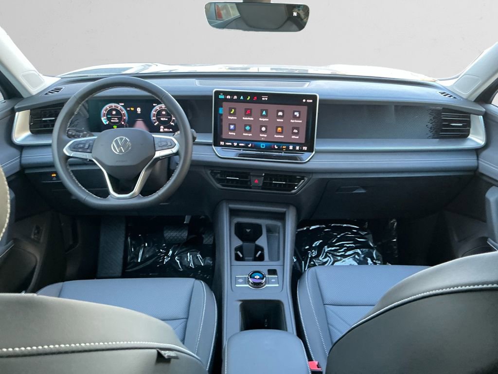 New 2025 Volkswagen Tiguan SE image 10