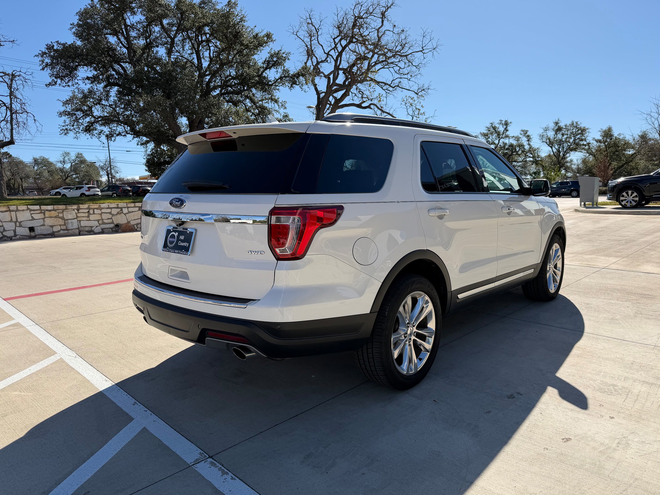 Used 2018 Ford Explorer XLT w/ Equipment Group 202A AWD/4WD image 6