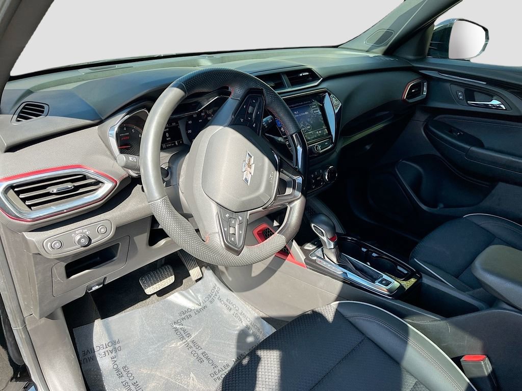 Used 2023 Chevrolet TrailBlazer RS w/ Sun and Liftgate Package image 9