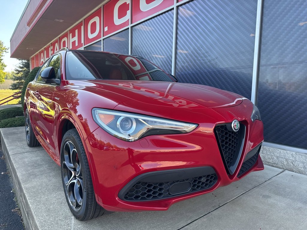 Used 2022 Alfa Romeo Stelvio Veloce image 1