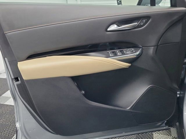 Used 2024 Cadillac XT4 Luxury w/ Cold Weather Package FWD image 18