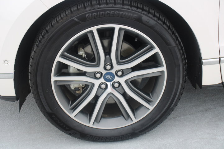 Used 2019 Ford Edge Titanium w/ Equipment Group 301A AWD/4WD image 9