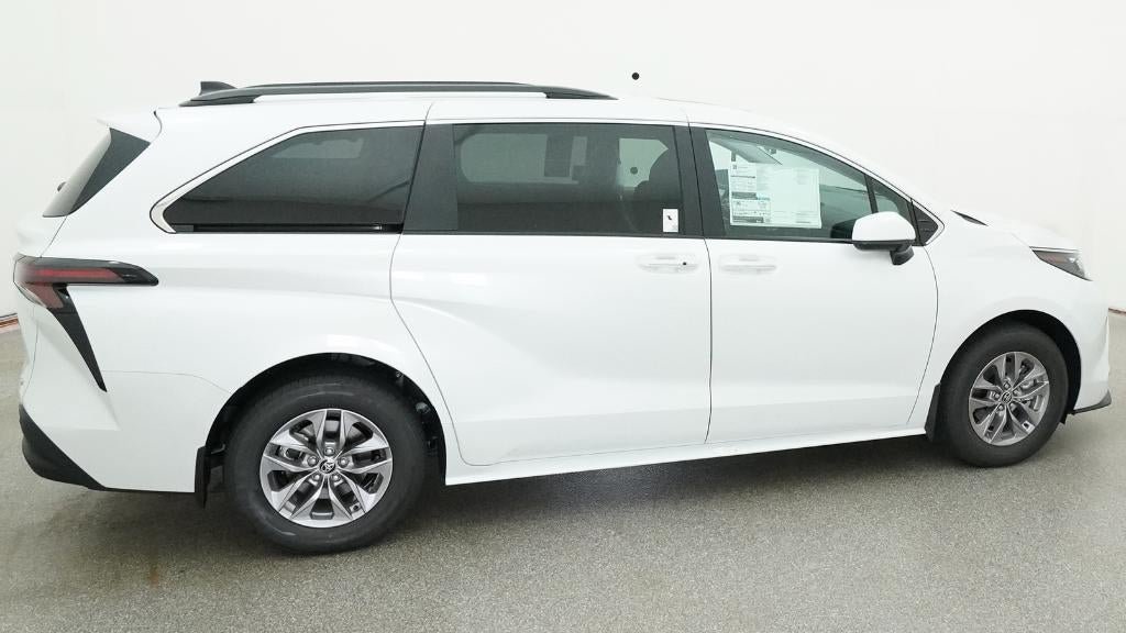New 2026 Toyota Sienna XLE FWD image 10