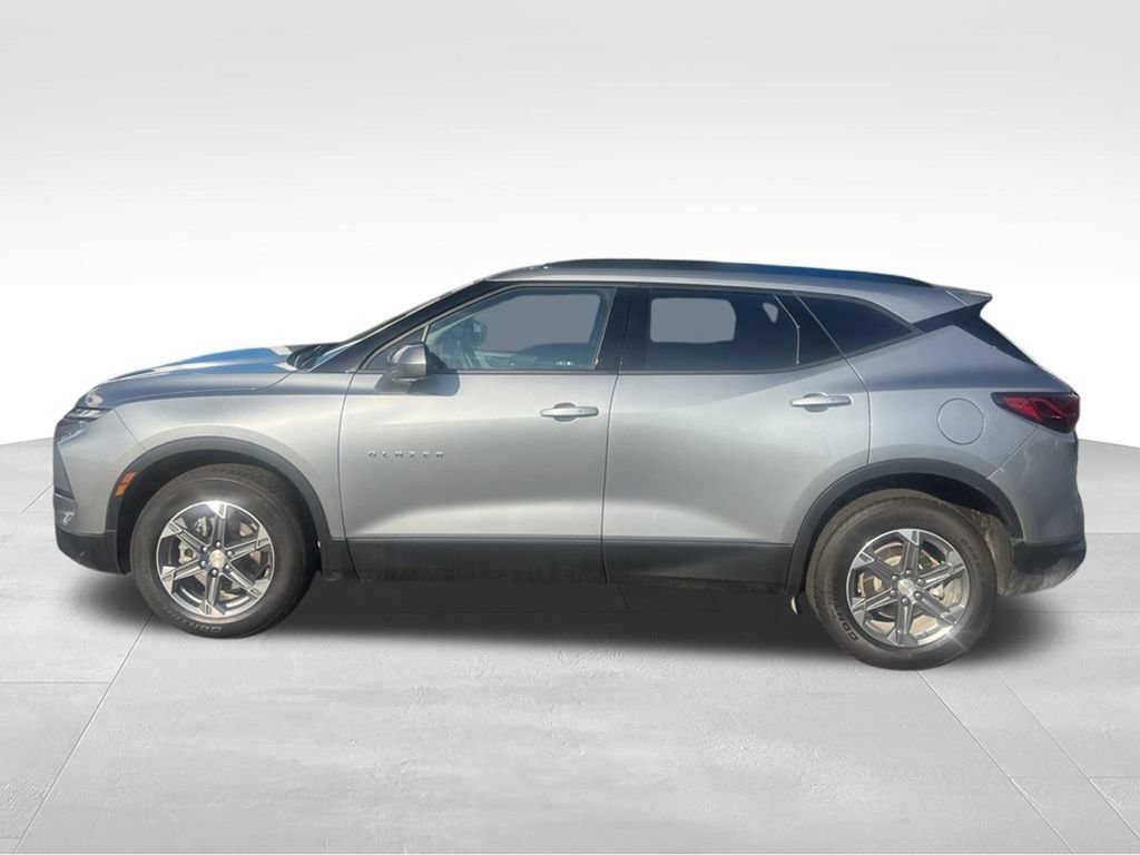 Used 2024 Chevrolet Blazer LT w/ Convenience Package FWD image 3
