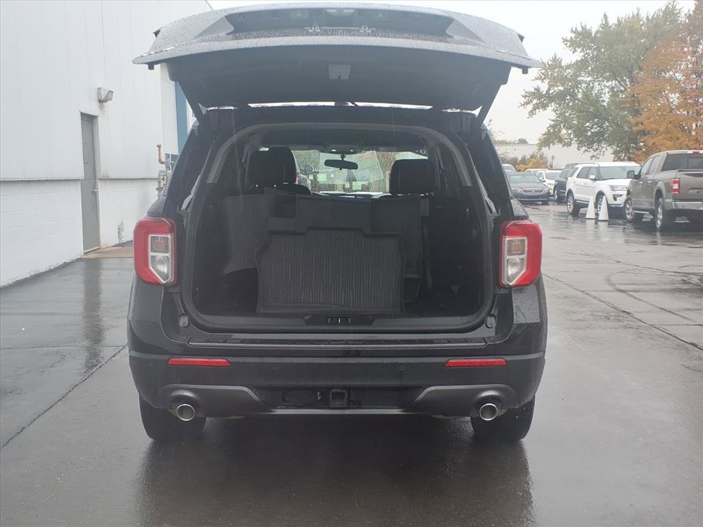 Certified 2023 Ford Explorer XLT w/ Equipment Group 202A image 7