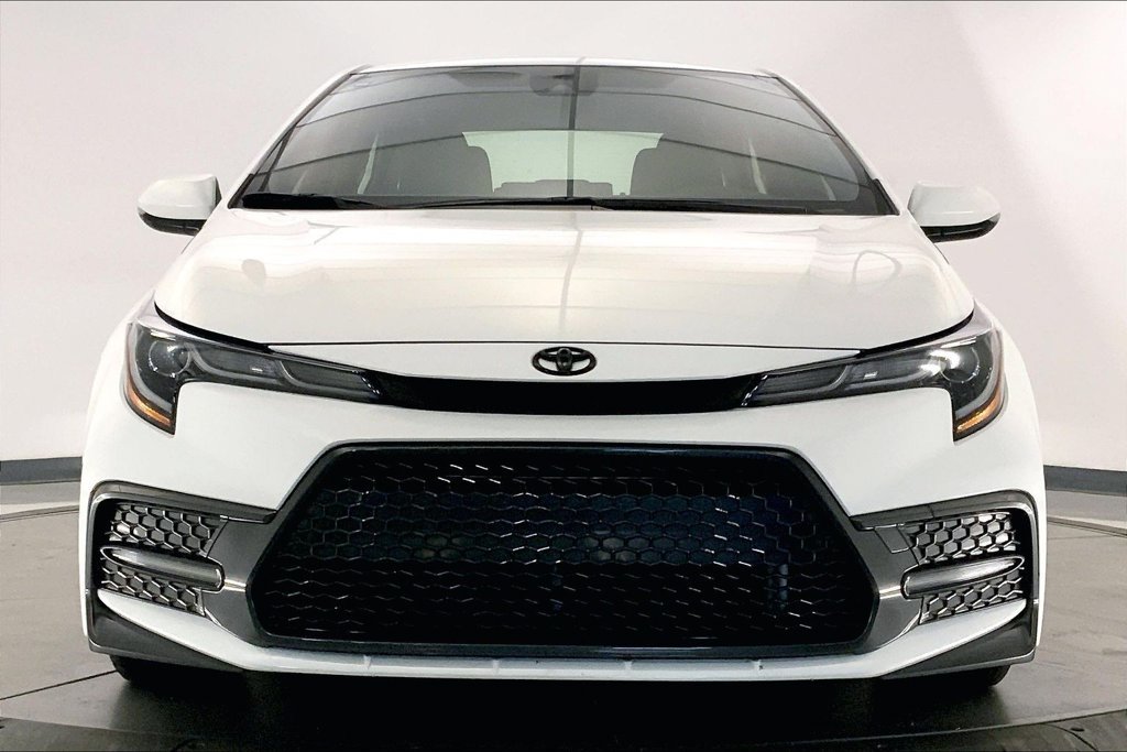 Used 2022 Toyota Corolla SE FWD image 2