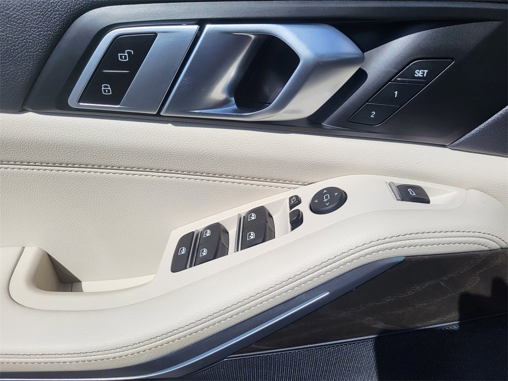 Used 2022 BMW X5 xDrive40i w/ Premium Package image 16