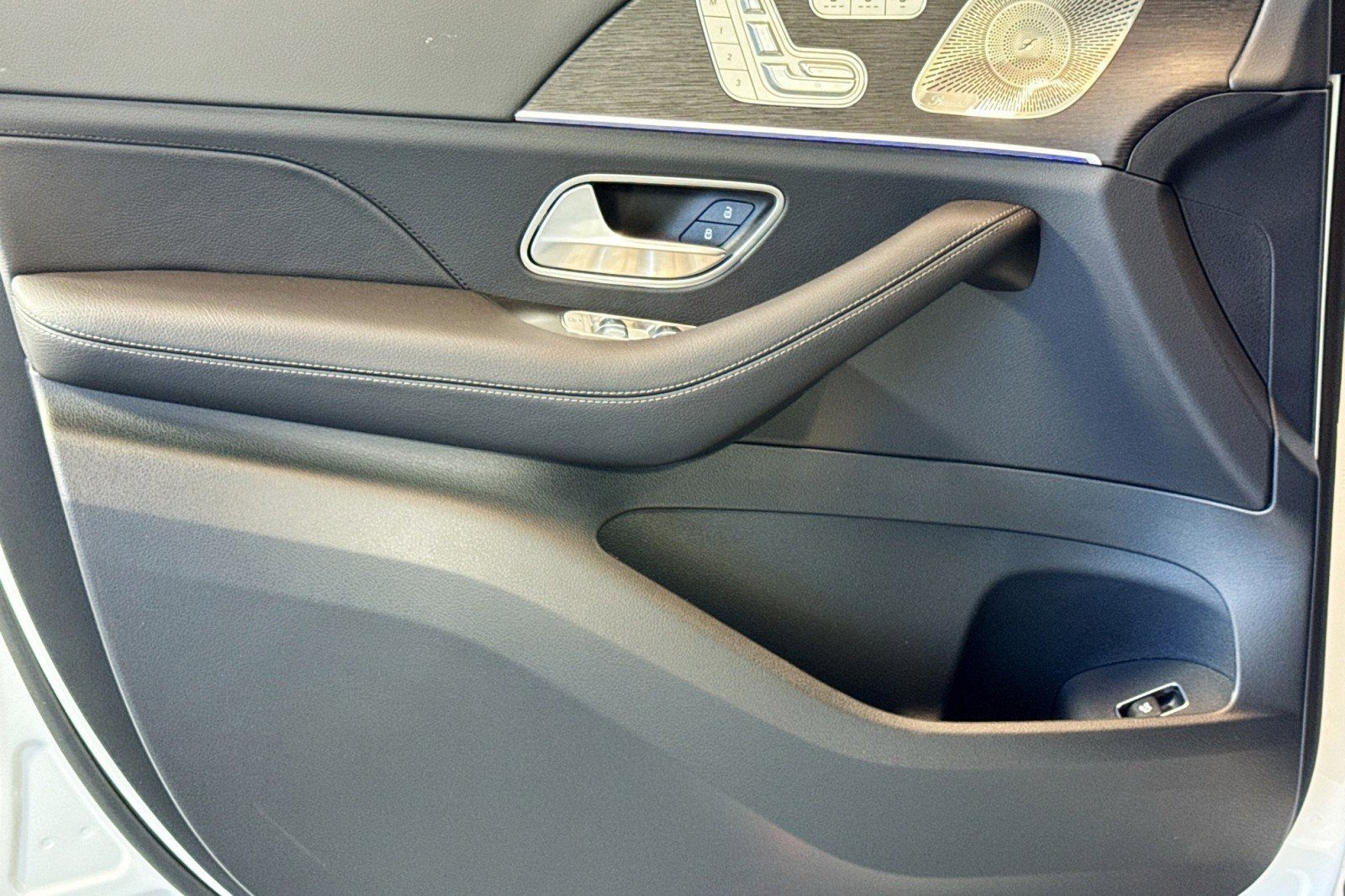 New 2026 Mercedes-Benz GLS 580 4MATIC image 16