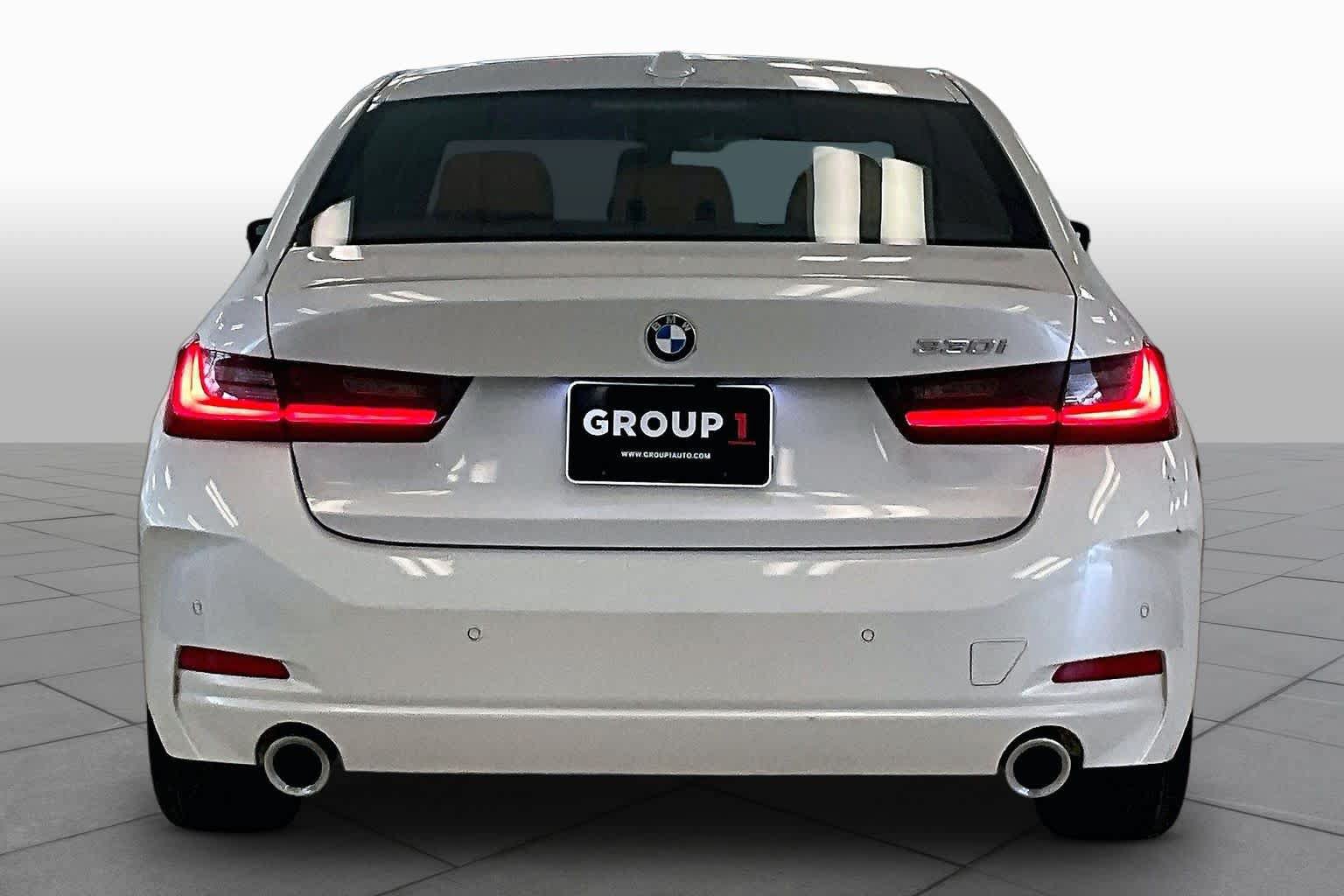 Used 2024 BMW 330i Sedan w/ Convenience Package RWD image 4