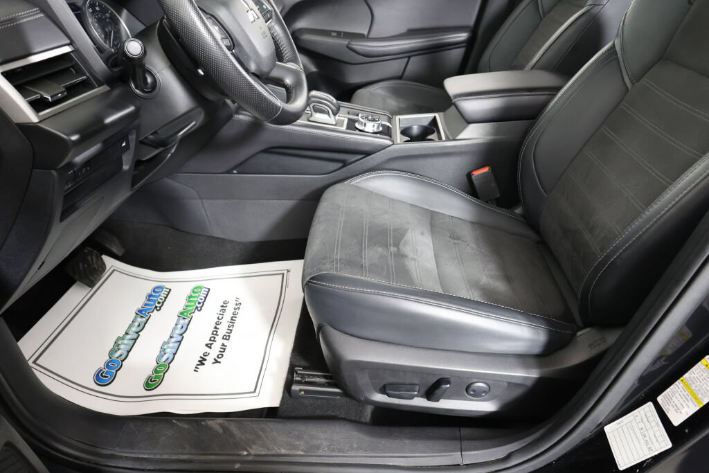 Used 2024 Mitsubishi Outlander SE AWD/4WD image 13
