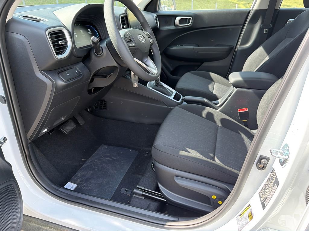 New 2026 Hyundai Venue SE image 9