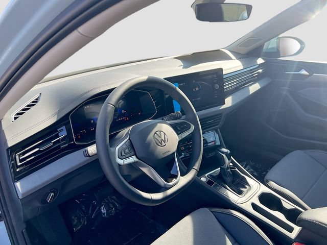 New 2025 Volkswagen Jetta SE FWD image 9