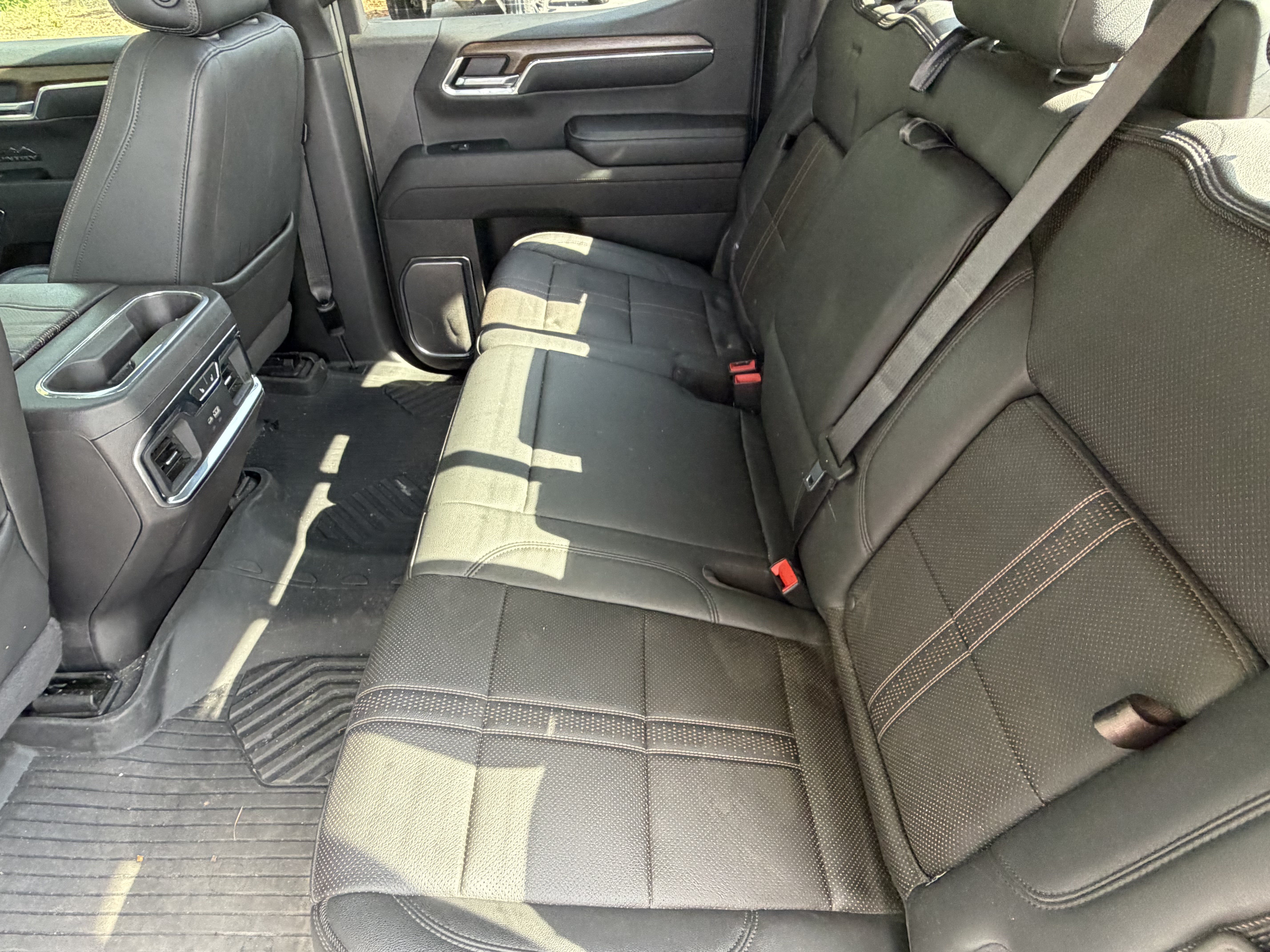 Used 2024 Chevrolet Silverado 1500 High Country w/ Z71 Off-Road Package AWD/4WD image 31