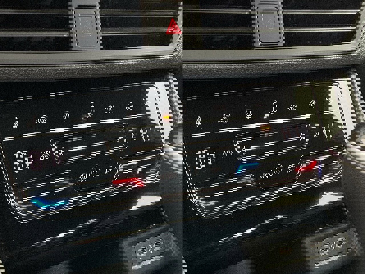 Used 2025 Volkswagen Jetta Sport image 32